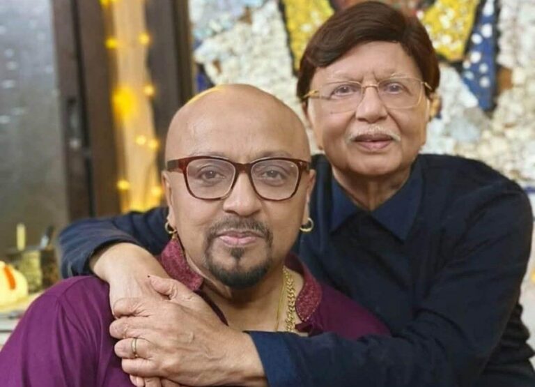 চল্লিশ বছর আগের ইচ্ছা পূরণ করলেন রুবেল বড় ভাই সোহেল রানাকে উপহার দিলেন শখের ঘড়ি