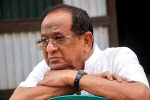 ল্যাম্পপোস্টের নিচে সেই তরুণ থেকে ঢালিউডের মহানায়ক হয়ে ওঠার গল্প