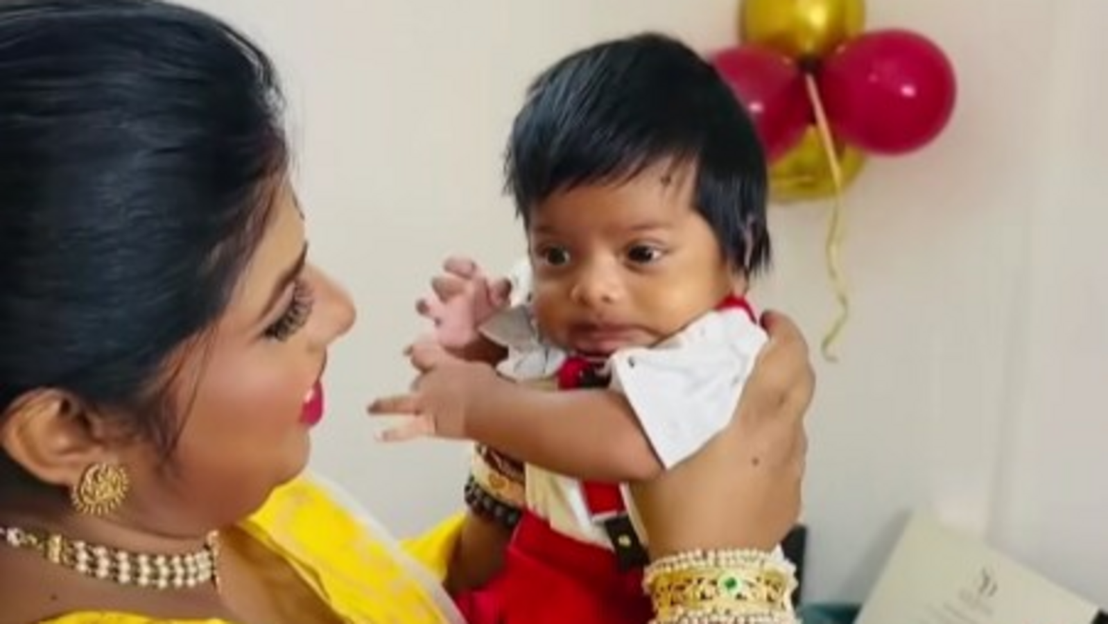 ছেলের প্রথম মাস পূর্তিতে মুখ দেখালেন সুস্মিতা দে আত্মপ্রকাশ নতুন ব্যবসার