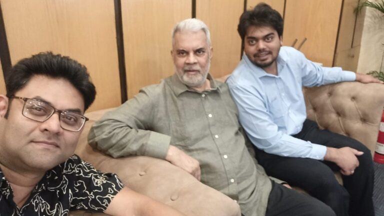 চিকিৎসার পরবর্তী ধাপ সম্পন্ন করতে লন্ডন ফিরলেন চিত্রনায়ক ইলিয়াস কাঞ্চন