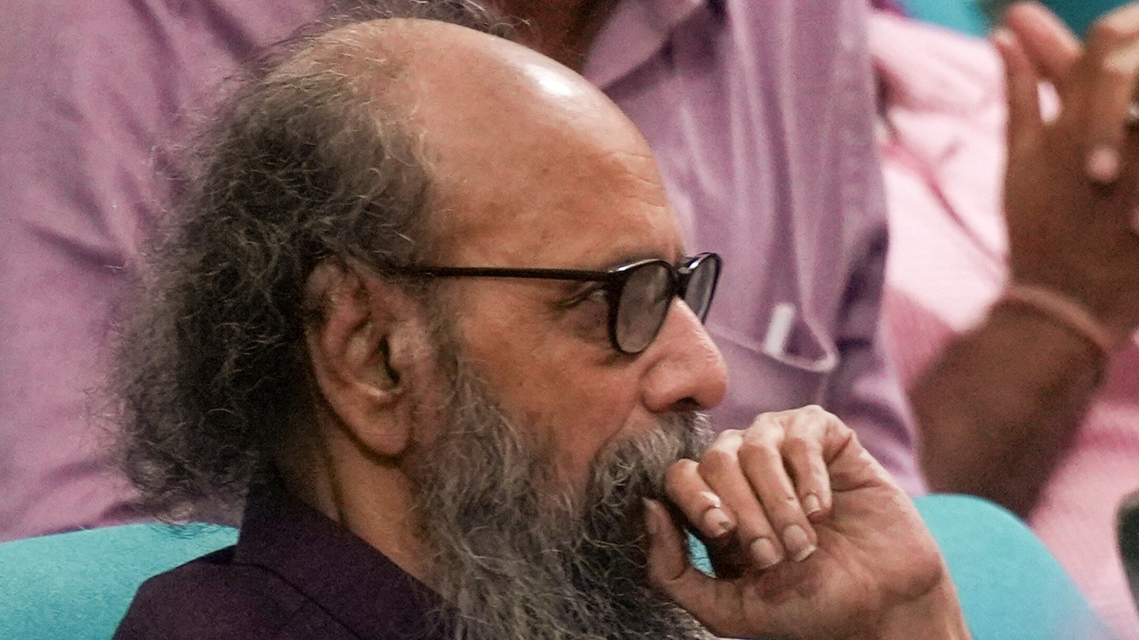 বিতর্কের কেন্দ্রবিন্দুতে কবি জয় গোস্বামী পাশে দাঁড়িয়ে সমালোচকদের কড়া জবাব দিলেন স্ত্রী কাবেরী গোস্বামী