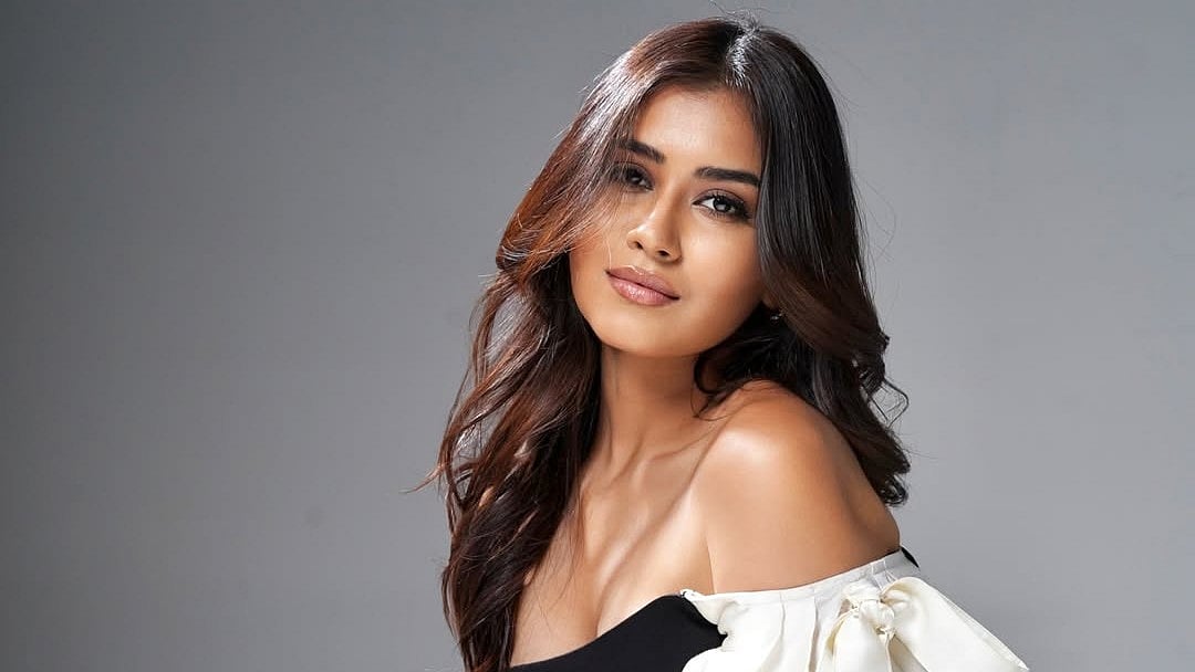 লক আপের মঞ্চে আকাঙ্ক্ষা চৌধুরীর বিস্ফোরক অভিযোগ ও ইন্ডাস্ট্রির অন্ধকার অধ্যায় উন্মোচন