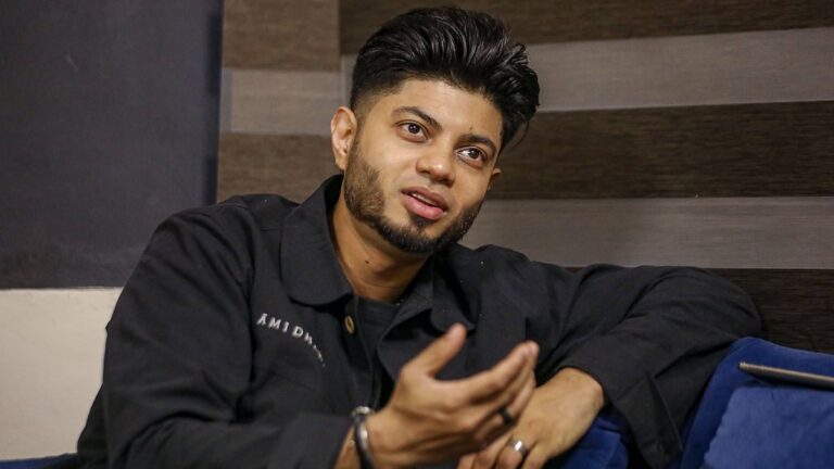 ফিফা বিশ্বকাপের মঞ্চে বাংলাদেশের পতাকা ওড়ানো গায়ক সঞ্জয় দেবের বিশ্বজয়ের গল্প