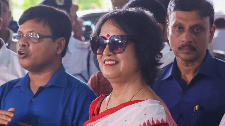 নিরাপত্তার নিশ্চয়তা পেলে স্থায়ীভাবে পশ্চিমবঙ্গে ফিরতে আগ্রহী তসলিমা নাসরিন
