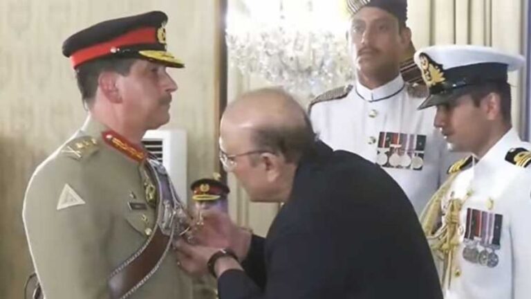 National Strategic Command Commander General Amir Raza receives Nishan-e-Imtiaz