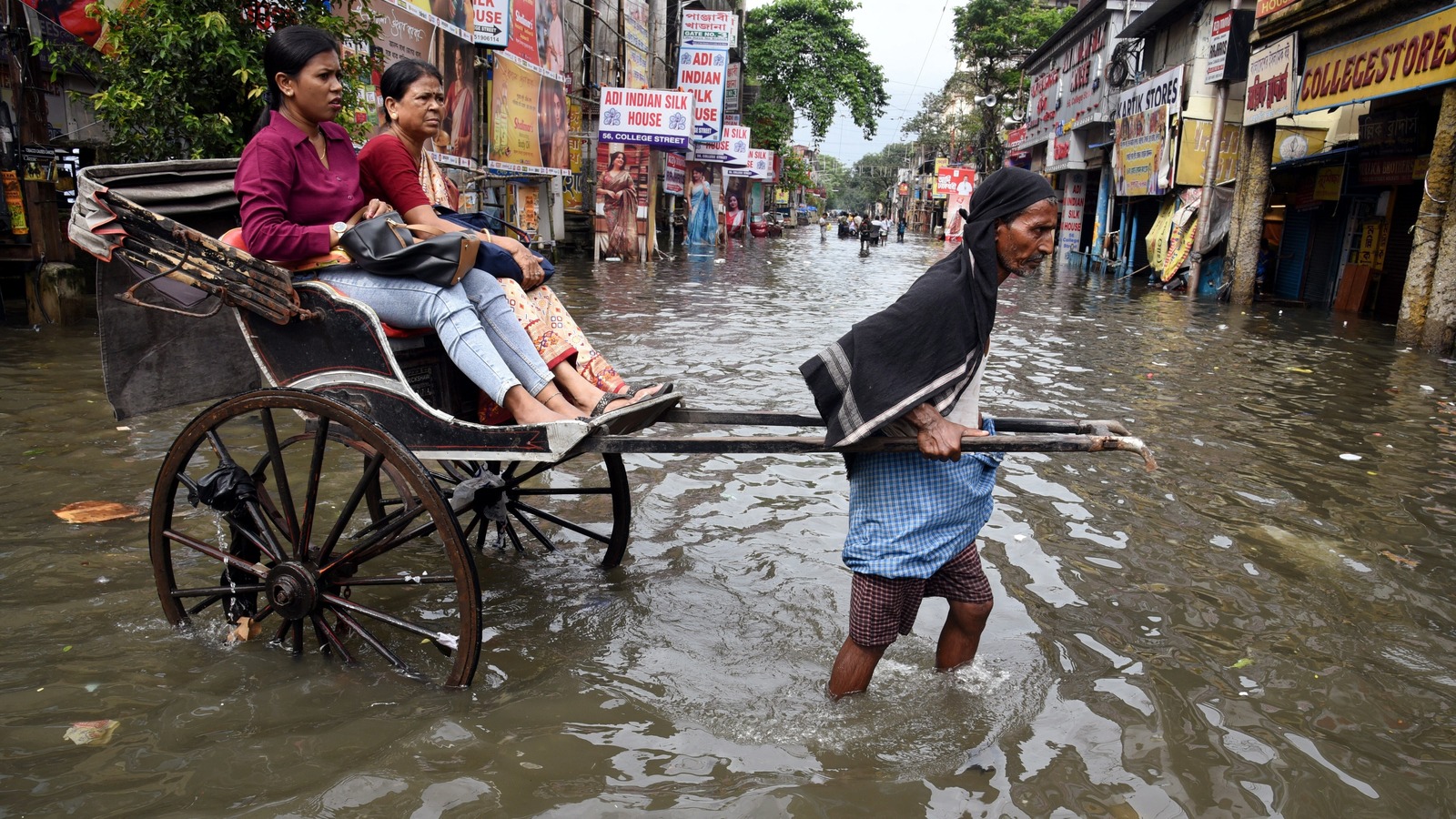 দক্ষিণবঙ্গে দুর্যোগপূর্ণ আবহাওয়ার পূর্বাভাস জারি শনিবার পর্যন্ত ভারী বৃষ্টির সতর্কতা