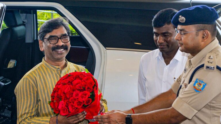 নিয়োগে দুর্নীতির অভিযোগে উত্তাল ঝাড়খণ্ড, মুখ্যমন্ত্রীর পদত্যাগের দাবিতে অনড় আন্দোলনরত শিক্ষার্থীরা