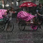 দক্ষিণবঙ্গ জুড়ে ভারী বৃষ্টির পূর্বাভাস জারি আবহাওয়া দফতরের সতর্কতা বহাল