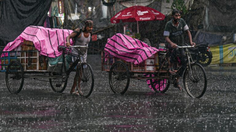 দক্ষিণবঙ্গ জুড়ে ভারী বৃষ্টির পূর্বাভাস জারি আবহাওয়া দফতরের সতর্কতা বহাল