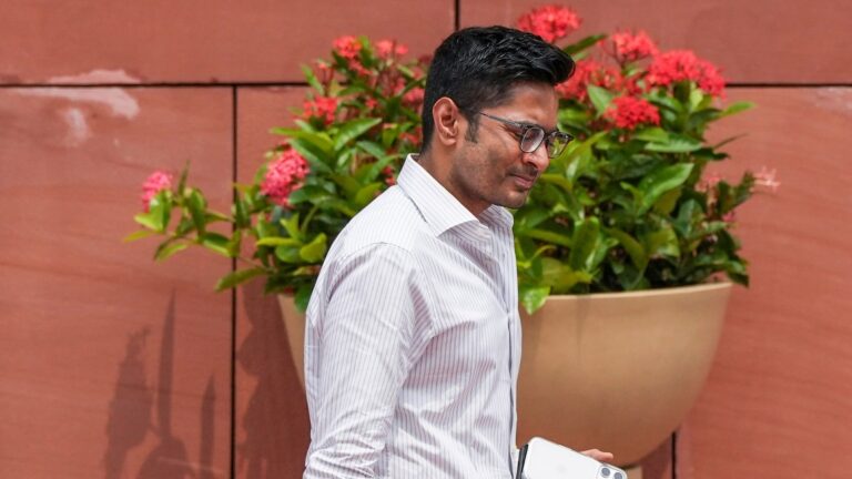 বিদেশে চিকিৎসার আর্জি খারিজ কলকাতা হাইকোর্টের, এসএসকেএম হাসপাতালে যাওয়ার নির্দেশ প্রত্যাখ্যান অভিষেকের
