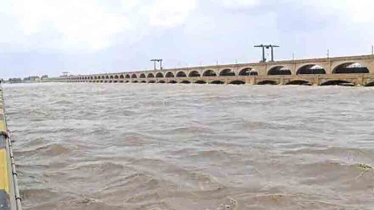 সিন্ধু নদের পানি বৃদ্ধি রহিম ইয়ার খানে প্লাবিত ৩০ গ্রাম বিচ্ছিন্ন জনপদ