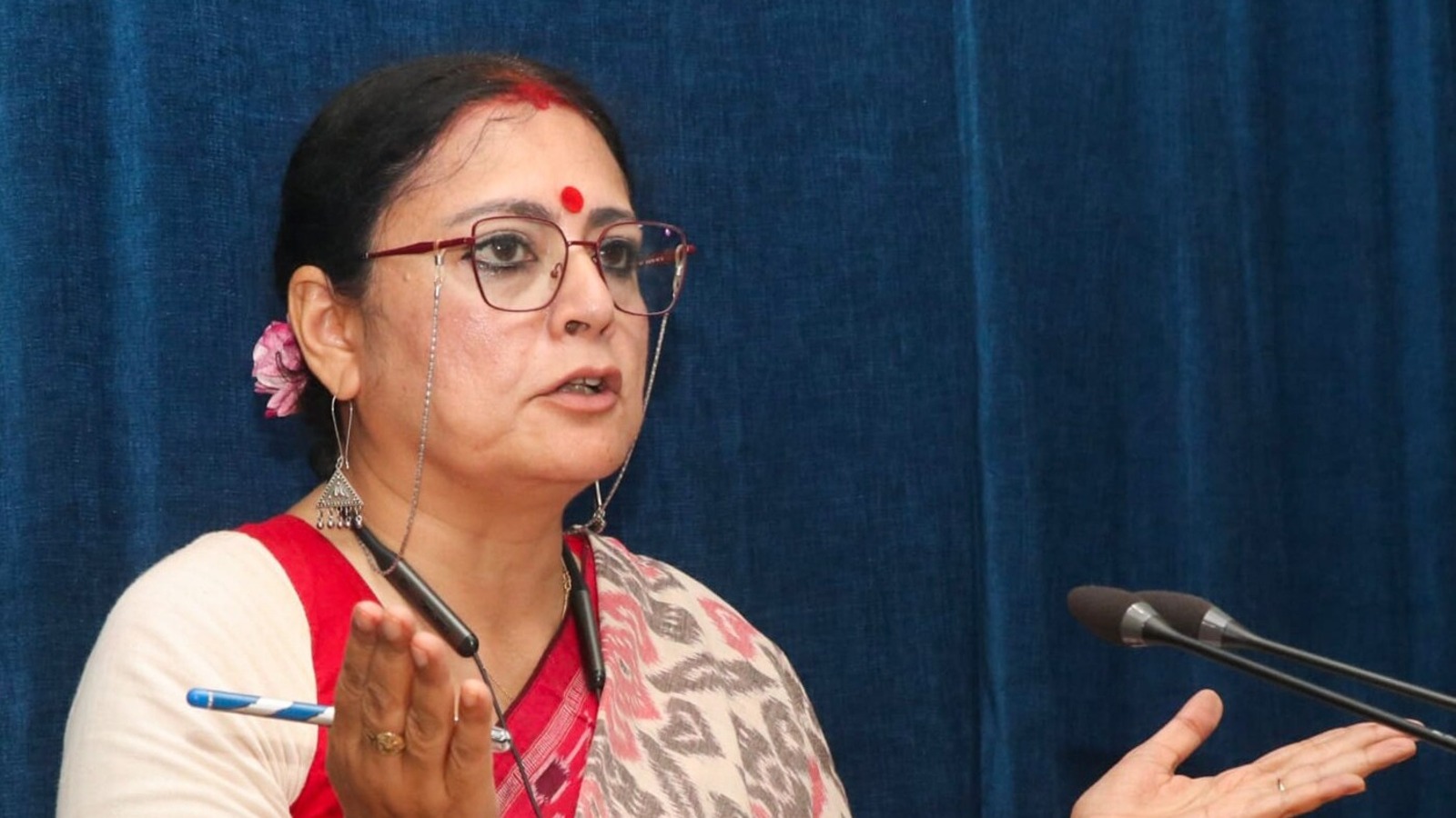 রাস্তায় নির্মাণসামগ্রী রাখলে জরিমানা এবং দুর্গাপূজা পর্যন্ত হকার উচ্ছেদে স্থগিতাদেশ রাজ্যের