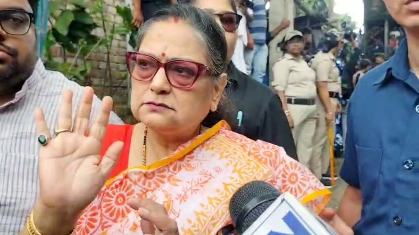 কাকলি ঘোষ দস্তিদারের সঙ্গে বৈঠকের জেরে শশী পাঁজার দলবদল নিয়ে তুঙ্গে রাজনৈতিক জল্পনা