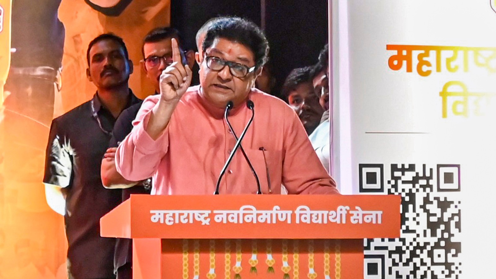সিদ্ধিবিনায়ক মন্দিরে কোটি টাকার অনুদান আত্মসাতের অভিযোগ রাজ ঠাকরের নয় কর্মী গ্রেপ্তার