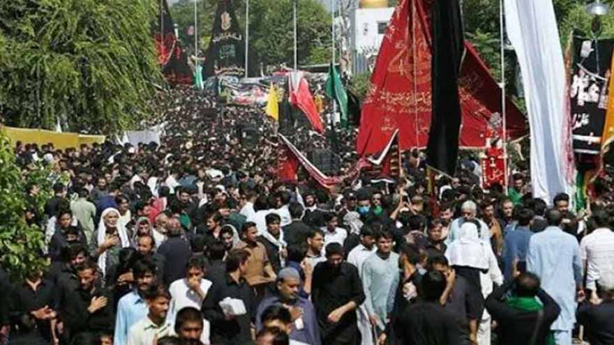করাচিতে কঠোর নিরাপত্তায় পালিত হচ্ছে ইমাম হোসেনের আরবাঈন শোক মিছিল