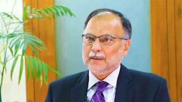ইমরান খানের সুচিকিৎসা নিশ্চিত করা হচ্ছে দাবি আহসান ইকবালের
