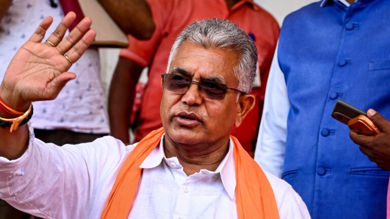 দলের অন্দরে তোলাবাজির সংস্কৃতি নিয়ে সরব দিলীপ ঘোষ ও শমীক ভট্টাচার্য