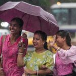 স্বাধীনতা দিবসেও দুর্যোগের ভ্রুকুটি দক্ষিণ ও উত্তরবঙ্গে ভারী বৃষ্টির সতর্কতা জারি আবহাওয়া দপ্তরের