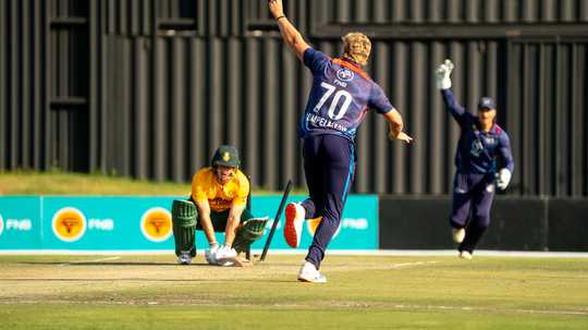 অভিষেকেই কঠিন পরীক্ষা ডুয়েন জানসেনের তবে নামিবিয়ার কাছে দক্ষিণ আফ্রিকার হারেই সমাপ্তি