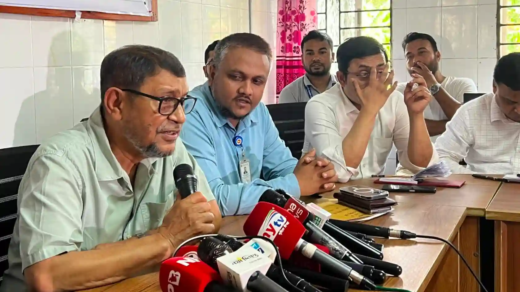শরীয়তপুরের ভেদরগঞ্জে হাসপাতাল পরিদর্শনে স্বাস্থ্যমন্ত্রী: অনিয়মে চিকিৎসকদের টার্মিনেশন-সাসপেনশনের হুঁশিয়ারি
