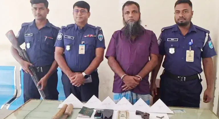 নড়িয়ায় বিদেশি রিভলবার, কার্তুজ ও দেশীয় অস্ত্র উদ্ধার; আটক সেলিম বেপারী