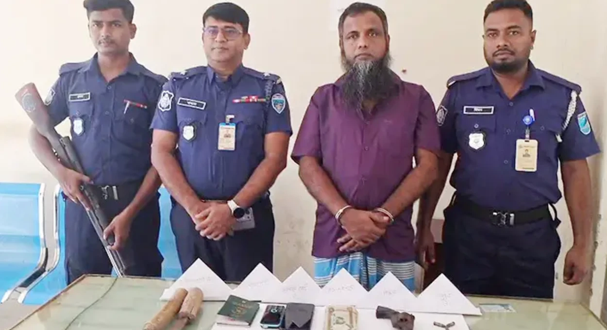 নড়িয়ায় বিদেশি রিভলবার, কার্তুজ ও দেশীয় অস্ত্র উদ্ধার; আটক সেলিম বেপারী