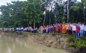 Students and residents protest as erosion threatens school and homes along Sandha River in Barishal