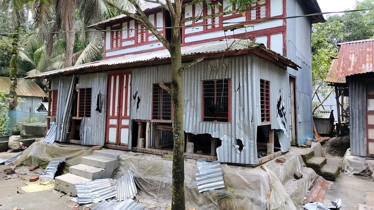 Fresh Violence and Bombings Erupt in Shariatpur Following Fatal Clashes Between Political Factions