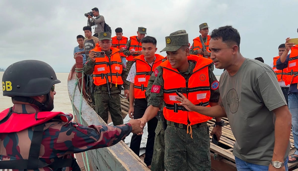 Arakan Army releases 24 detained fishermen to Border Guard Bangladesh in Teknaf