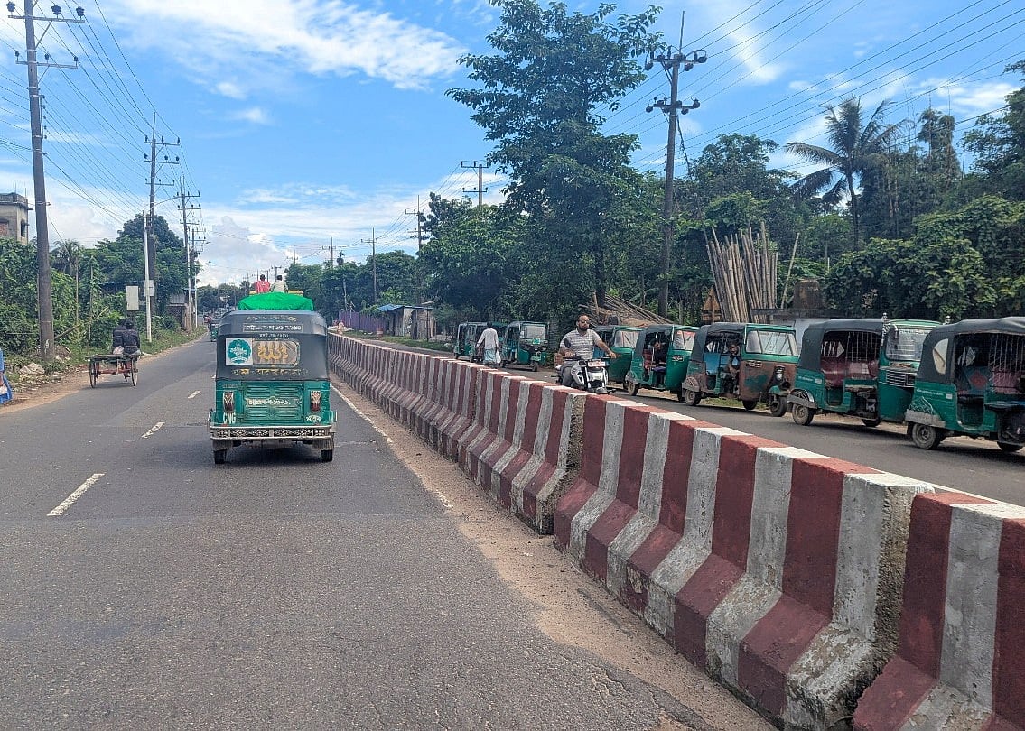 Selective road beautification in Chittagong sparks criticism following Prime Minister visit