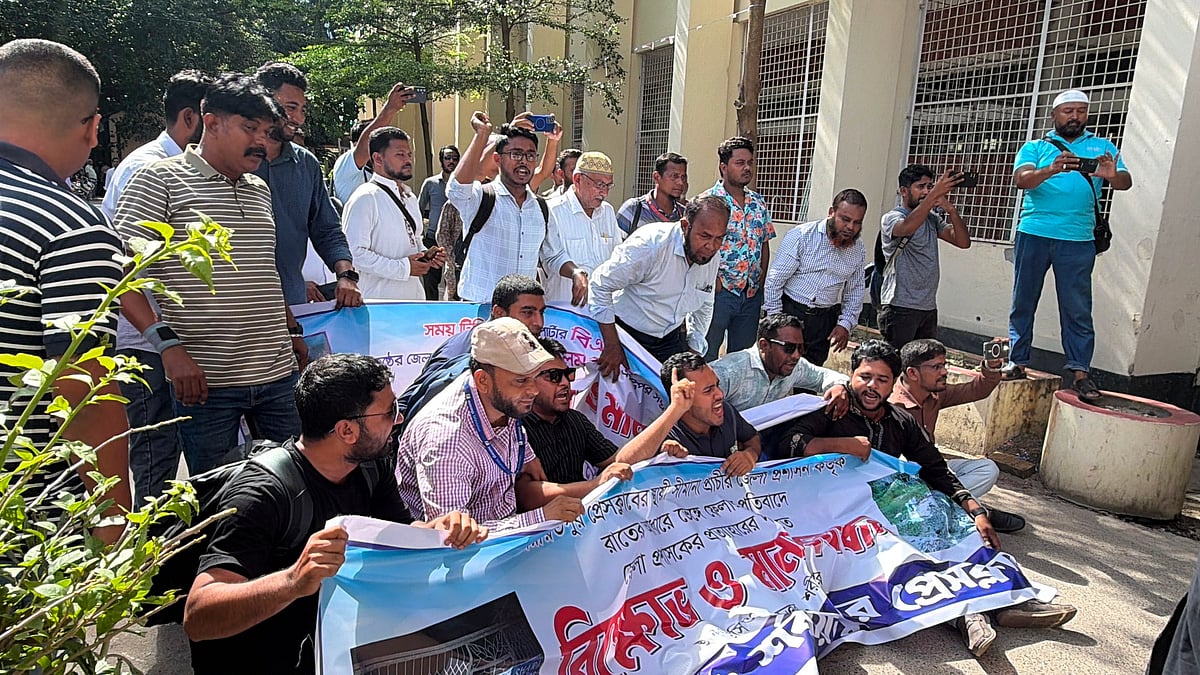Journalist Assaulted in Shariatpur Following Social Media Criticism of Press Club Wall Demolition