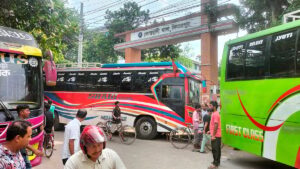 Transport workers blockade Dinajpur roads and besiege police station demanding release of union leader arrested in protest-related case