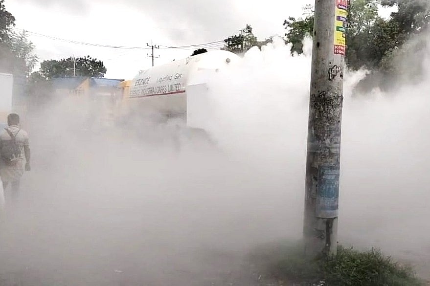 Liquid Nitrogen Tanker Explosion Causes Panic on Natore Highway