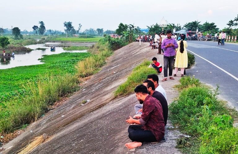 Boalkandi Bridge area in Bogra emerges as popular weekend leisure destination for locals