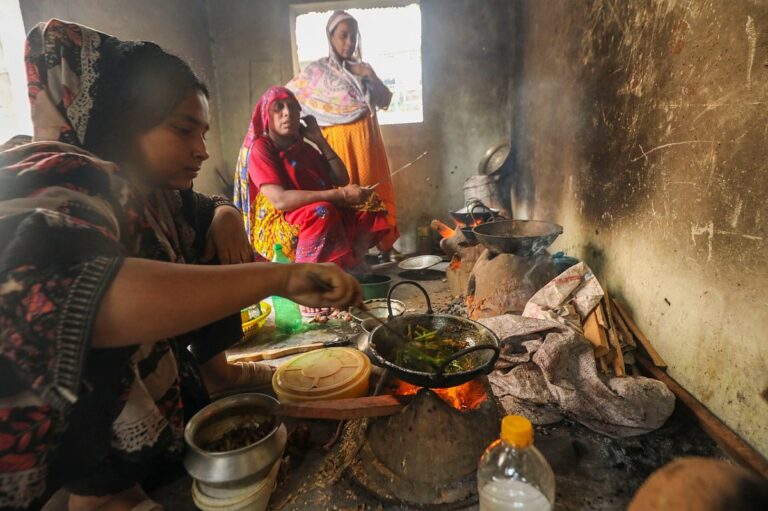 Severe gas crisis cripples cooking and transport across Dhaka as pressure plummets