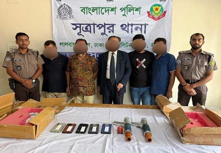 Police foiled a plan to trap a businessman with weapons in Old Dhaka and arrested five people.