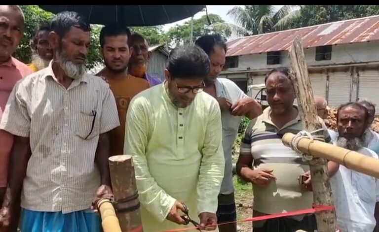 Local BNP leader sparks online debate after ribbon-cutting ceremony for makeshift bridge in Barguna