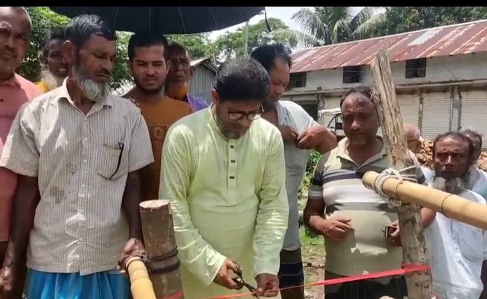 Local BNP leader sparks online debate after ribbon-cutting ceremony for makeshift bridge in Barguna