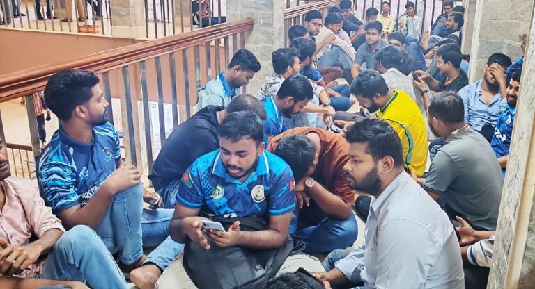 Over 100 Barisal University students launch hunger strike demanding resignation of Coastal Studies department chairman over session jams and mismanagement