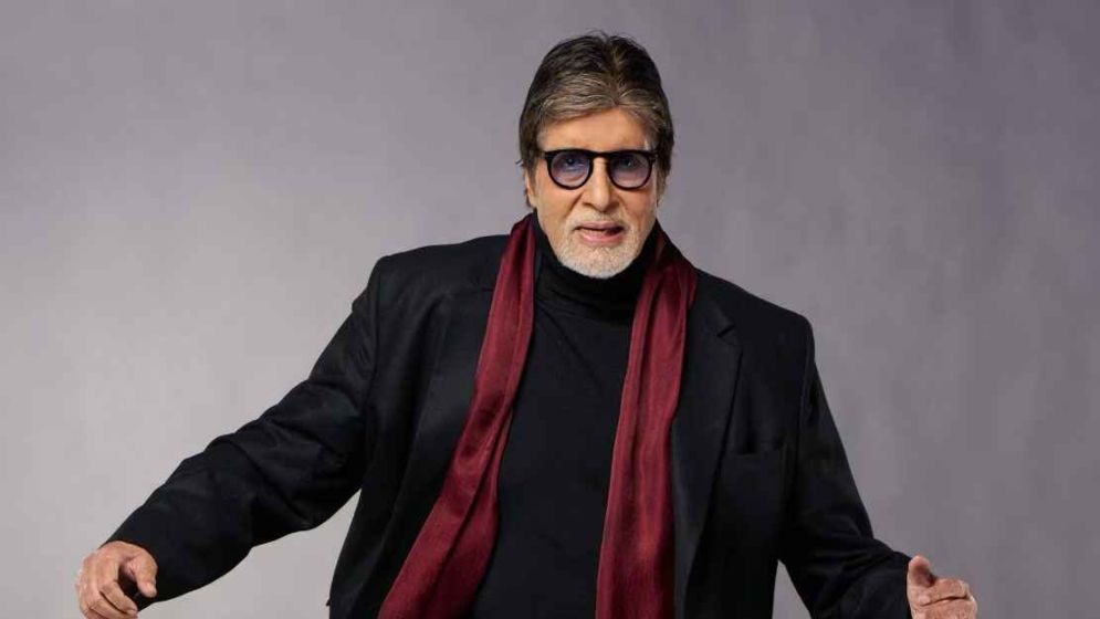 Bollywood Actor Amitabh Bachchan Apologizes to Fans for Numerical Error in Social Media Post