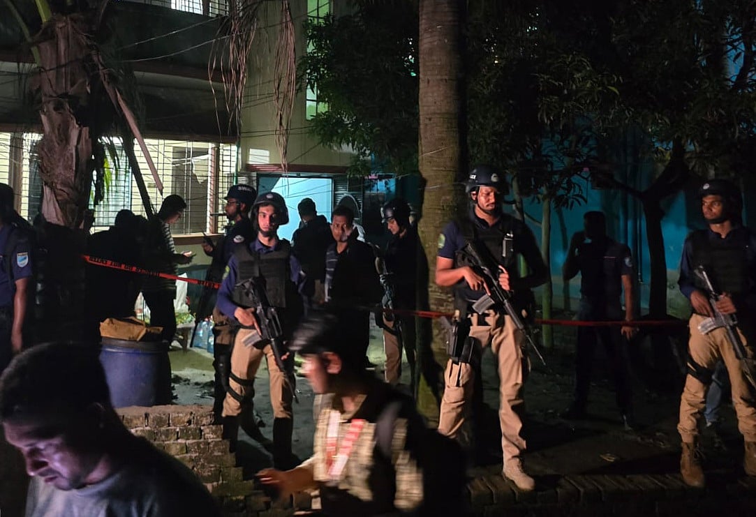 Counter Terrorism Unit Raids Residential Building in Savar Following Arrest of Suspected Militant