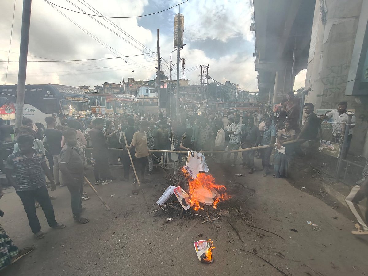 Clashes Between Transport Workers and Police Disrupt Traffic in Chittagong Following Union Election Dispute