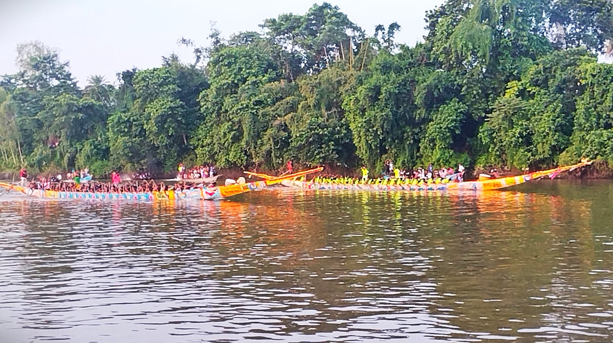 Traditional Boat Racing Festival Revives Rural Culture Along Bangali River in Bogura
