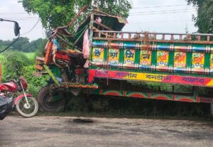 Three Cattle Traders Killed in Head-On Collision Between Bus and Nasiman in Natore