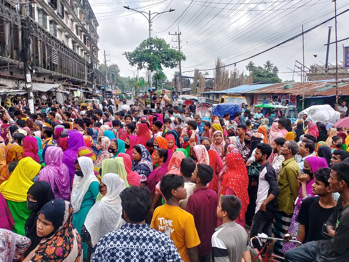 Garment workers block key Chittagong road to protest unpaid wages