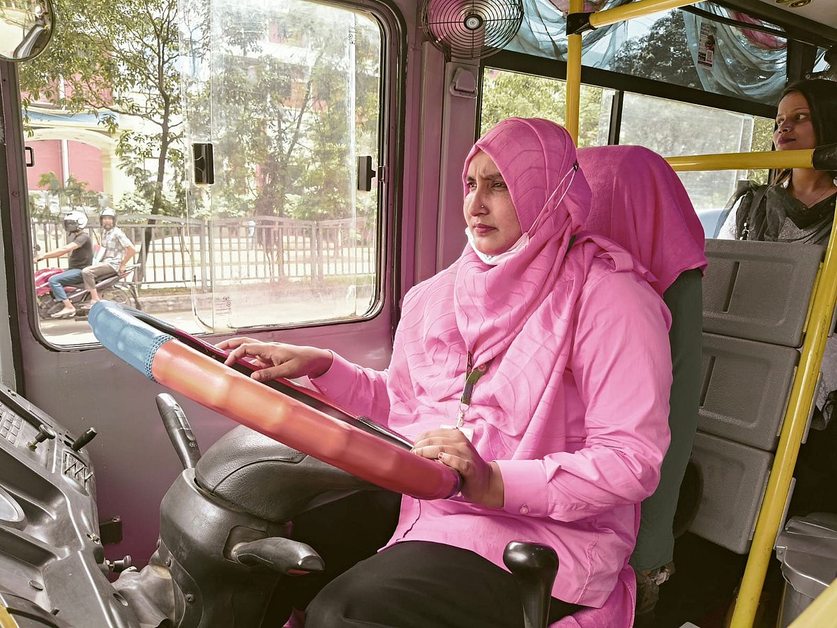 Bangladesh Launches New Women-Only Pink Bus Service Featuring Female Drivers and Conductors