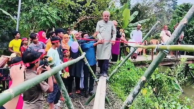 Ribbon-cutting ceremony for community-funded bamboo bridge in Barishal sparks online criticism