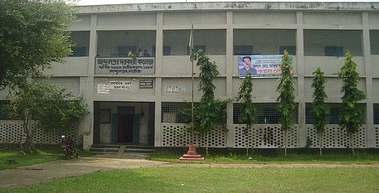 Fraud-hit HSC candidates from Abdulpur Government College sit for deferred Bengali exam in Rajshahi