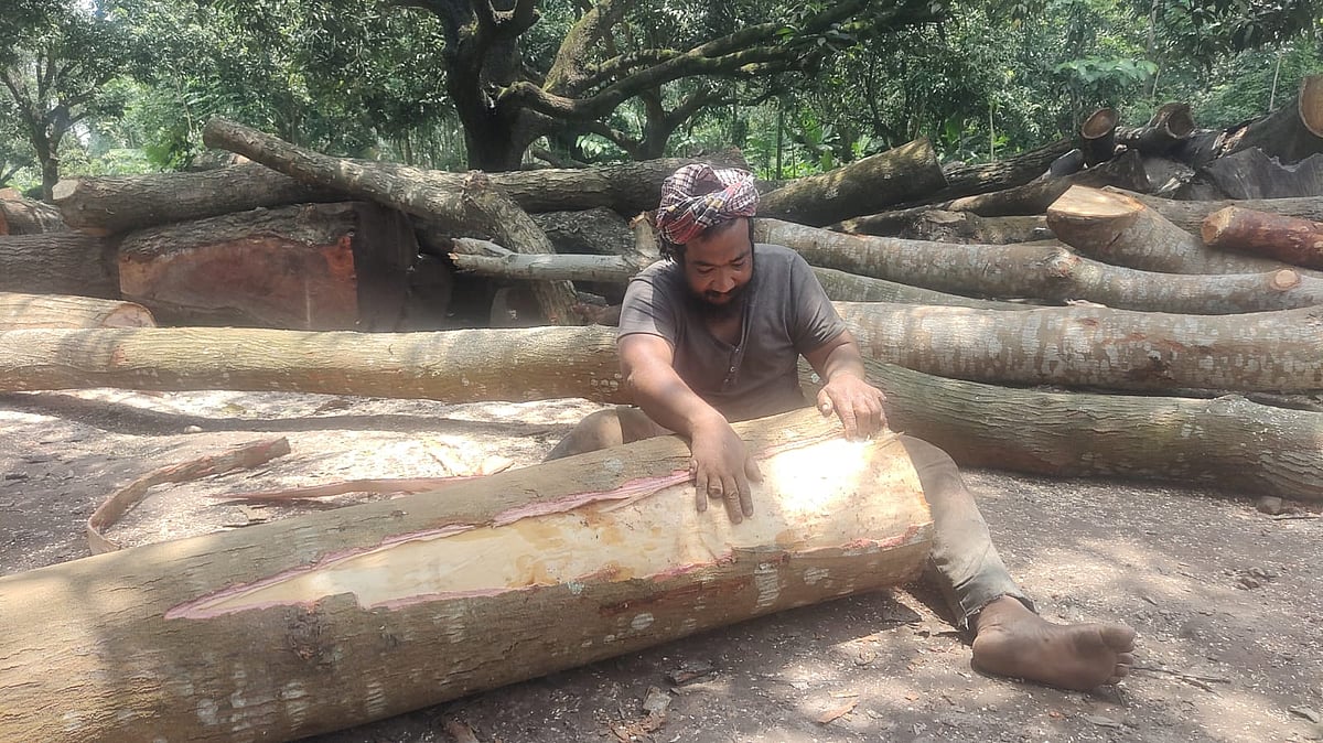 Visually impaired man defies adversity to support aging mother through manual labor