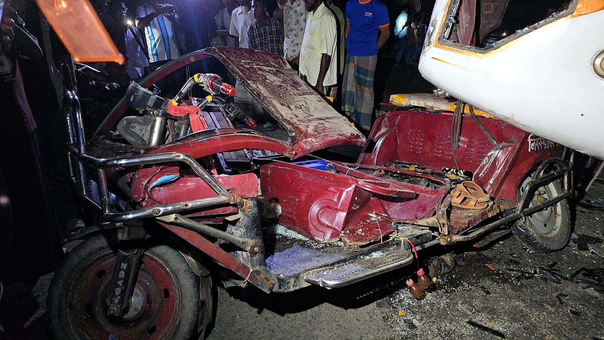 Four Killed and Four Injured in Collision Between Bus and Autorickshaw in Jamalpur